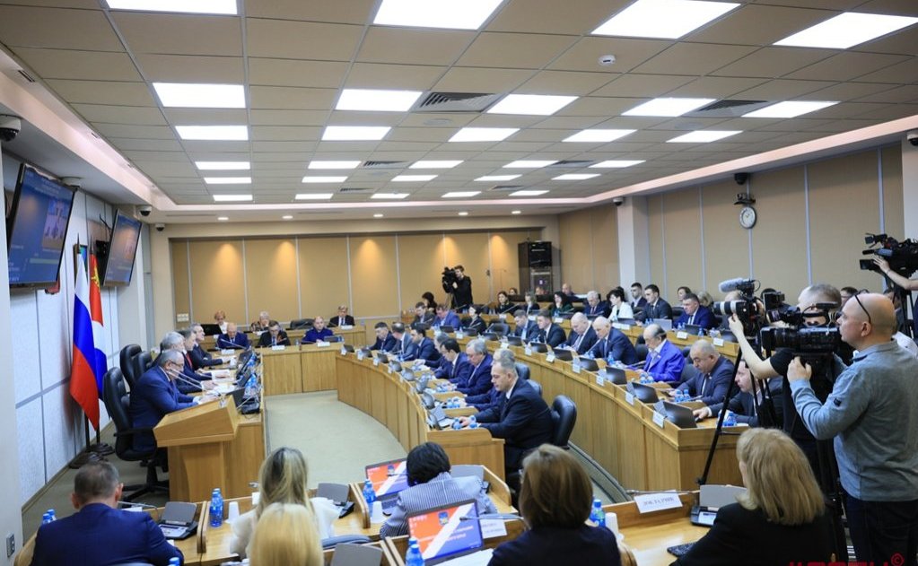 Людмила Талабаева приняла участие в заседании регионального парламента