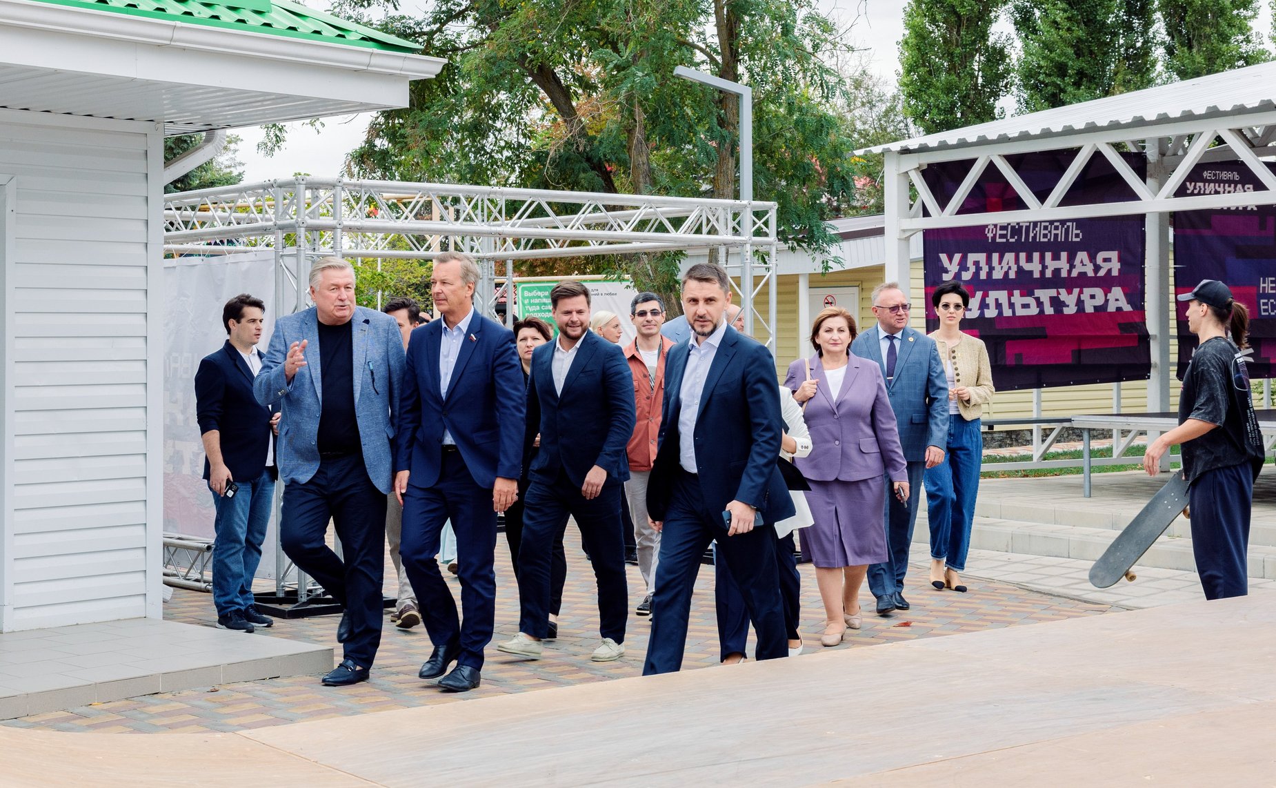 В ходе региональной поездки первый заместитель Председателя СФ Андрей Яцкин посетил ряд объектов и выступил на пленарной дискуссии Всероссийского молодежного образовательного форума «Ростов»