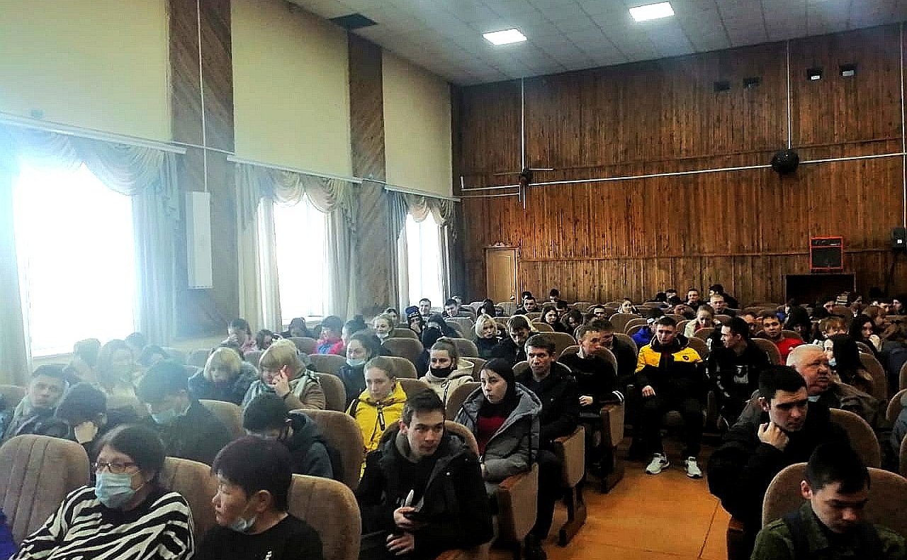 Сергей Михайлов в рамках рабочей поездки в регион встретился с учащимся Нерчинского аграрного техникума