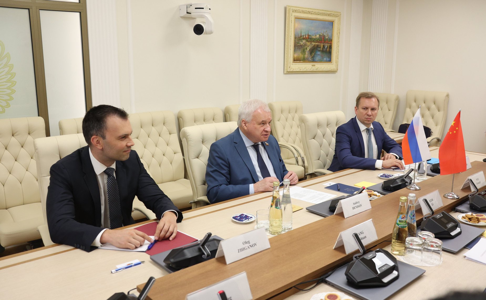 Встреча первого заместителя председателя Комитета СФ по международным делам Андрея Денисова с делегацией Канцелярии по иностранным делам Народного правительства провинции Ляонин (КНР) во главе с руководителем канцелярии