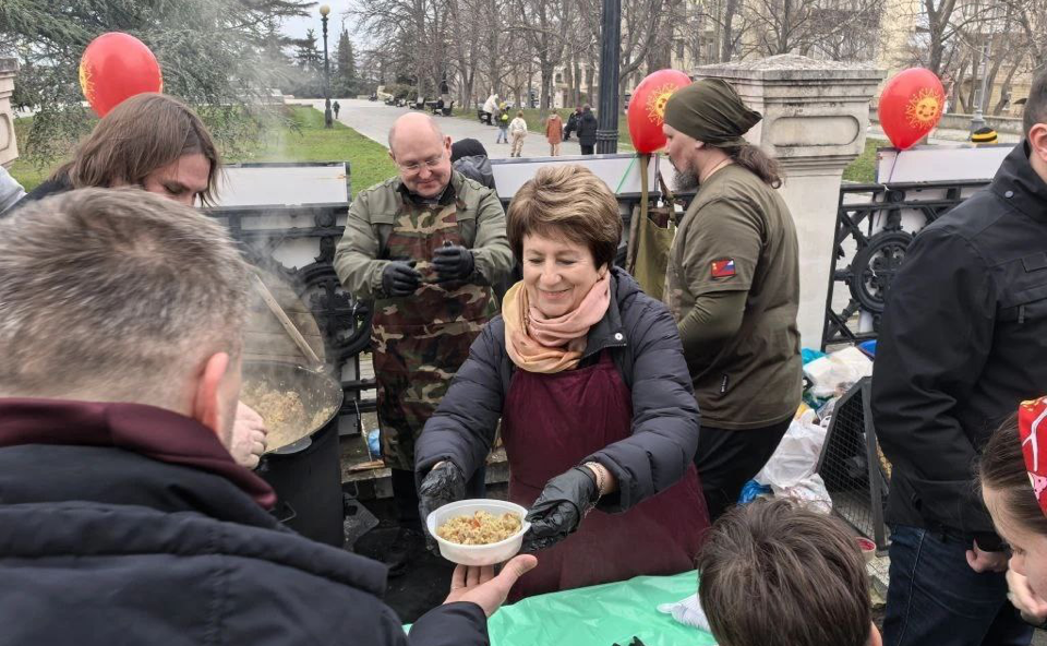 Екатерина Алтабаева приняла участие в благотворительной ярмарке на территории Свято-Владимирского собора – усыпальницы адмиралов