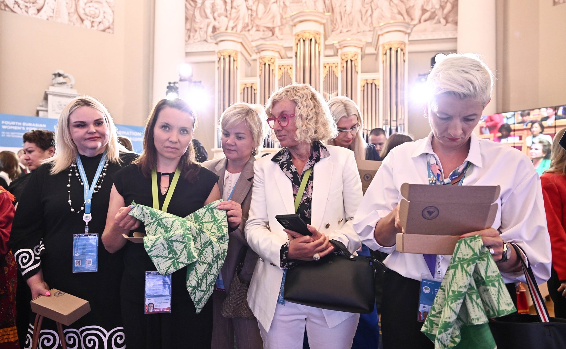 IV Евразийский женский форум. Презентация нового вида ткани, разработанной участниками проекта Совета ЕЖФ «Женщины в легкой промышленности»