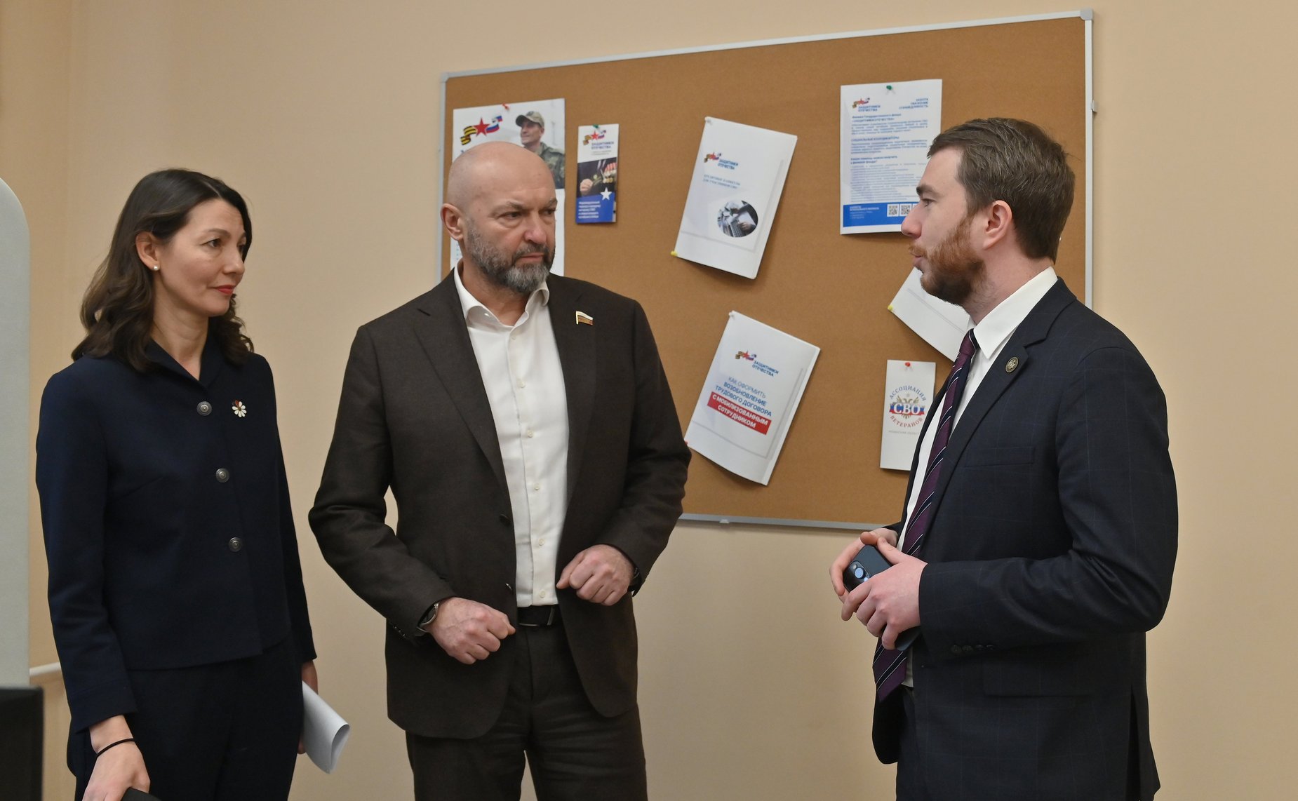 Сергей Аноприенко посетил региональный филиал фонда «Защитники Отечества» и встретился с ветеранами СВО