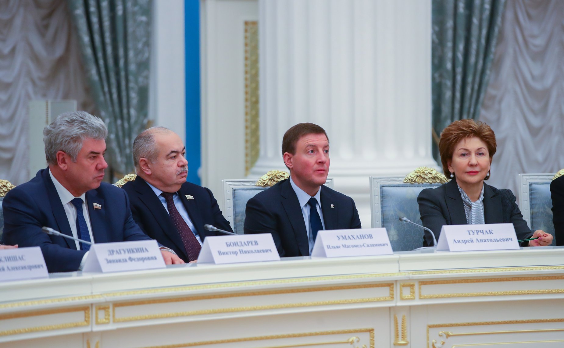 Президент РФ провел встречу с руководством Совета Федерации и ...
