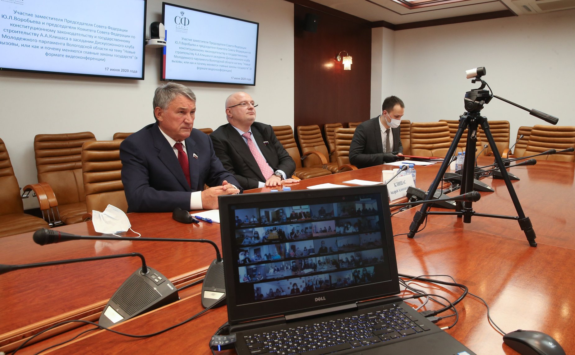 Заседание Дискуссионного клуба Молодежного парламента Законодательного Собрания Вологодской области на тему «Новые вызовы, или как и почему меняются главные законы государств»