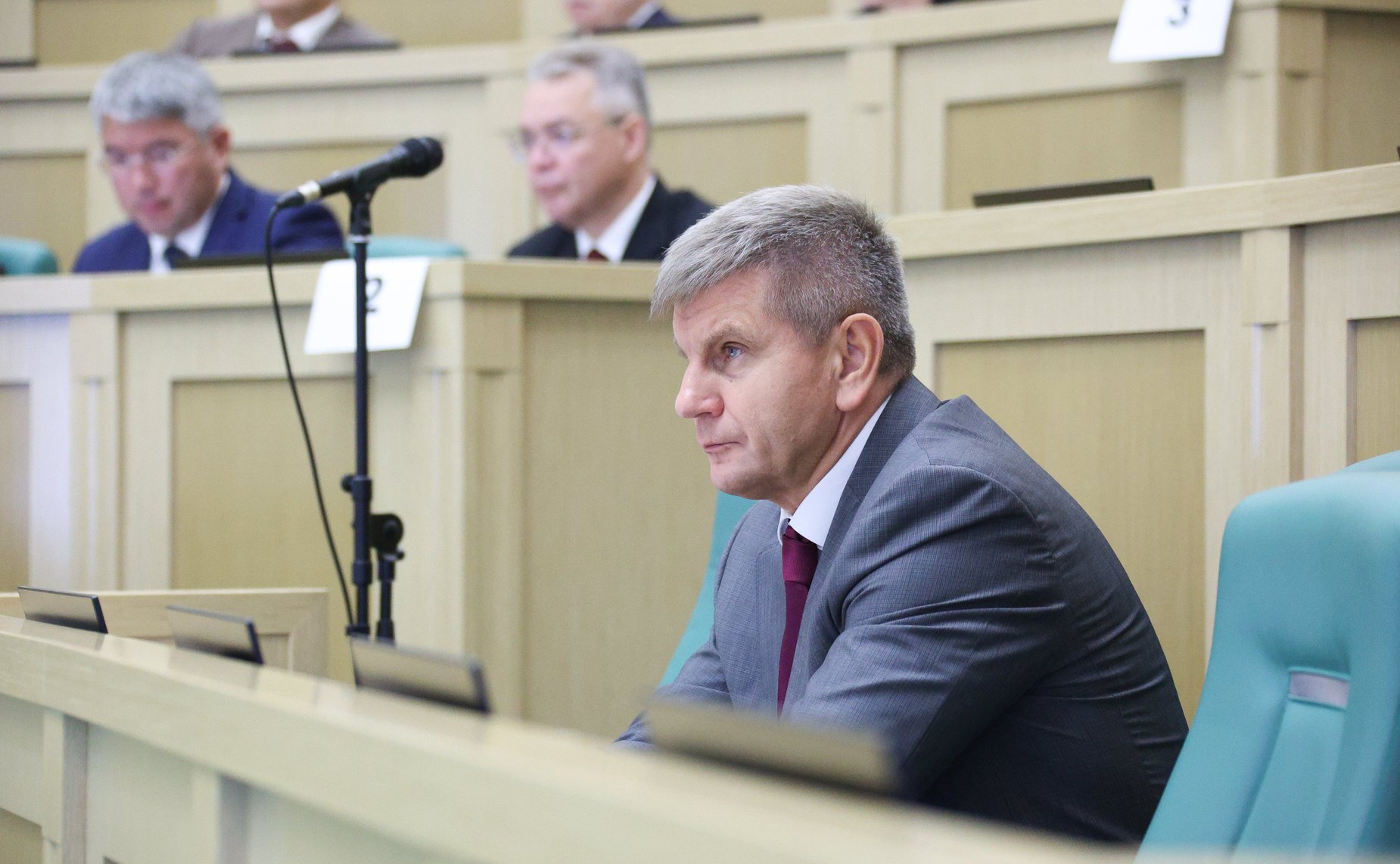 Геннадий Голов