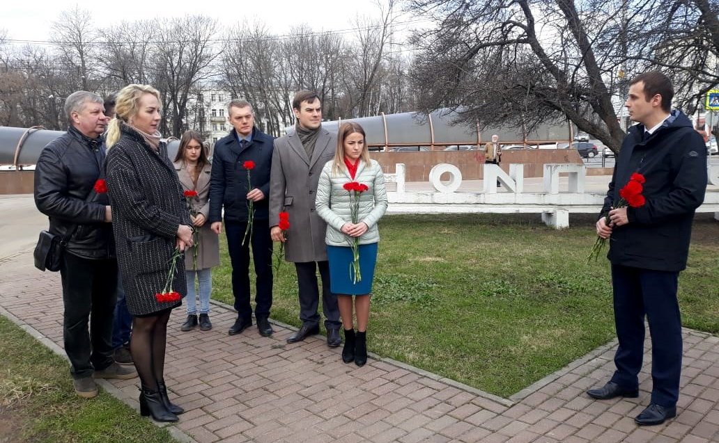 Возле памятника «Опаленный цветок» состоялся митинг