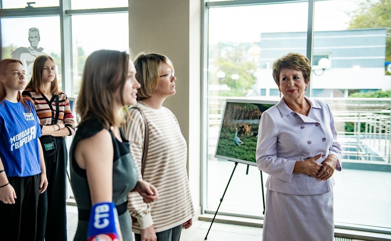 Екатерина Алтабаева открыла выставку, посвящённую воссоединению ДНР, ЛНР, Запорожской и Херсонской областей с Россией