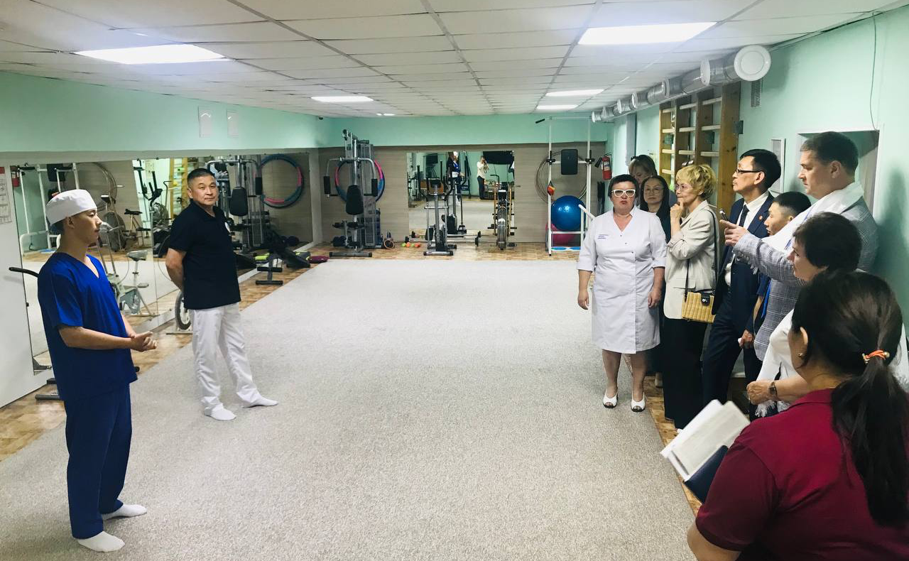 Комитет СФ по социальной политике провел в Республике Тыва выездное совещание с участием главы региона Владислава Ховалыга, представителей федеральных и региональных органов исполнительной власти