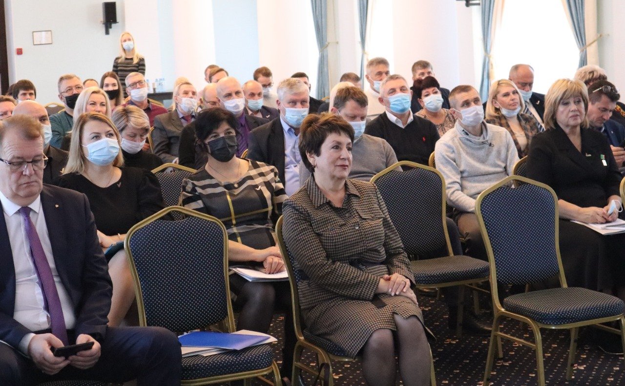 Екатерина Алтабаева вручила Благодарность Председателя СФ руководителю севастопольского объединения поисковых организаций «Долг»