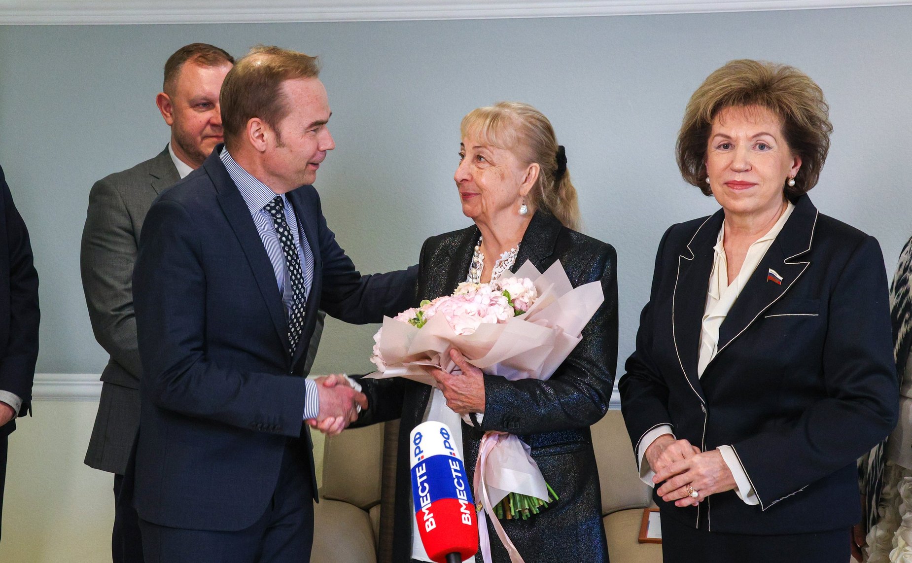 Торжественное открытие выставки Народного художника РФ Людмилы Юга «Нить времен. Подвиг Победы»