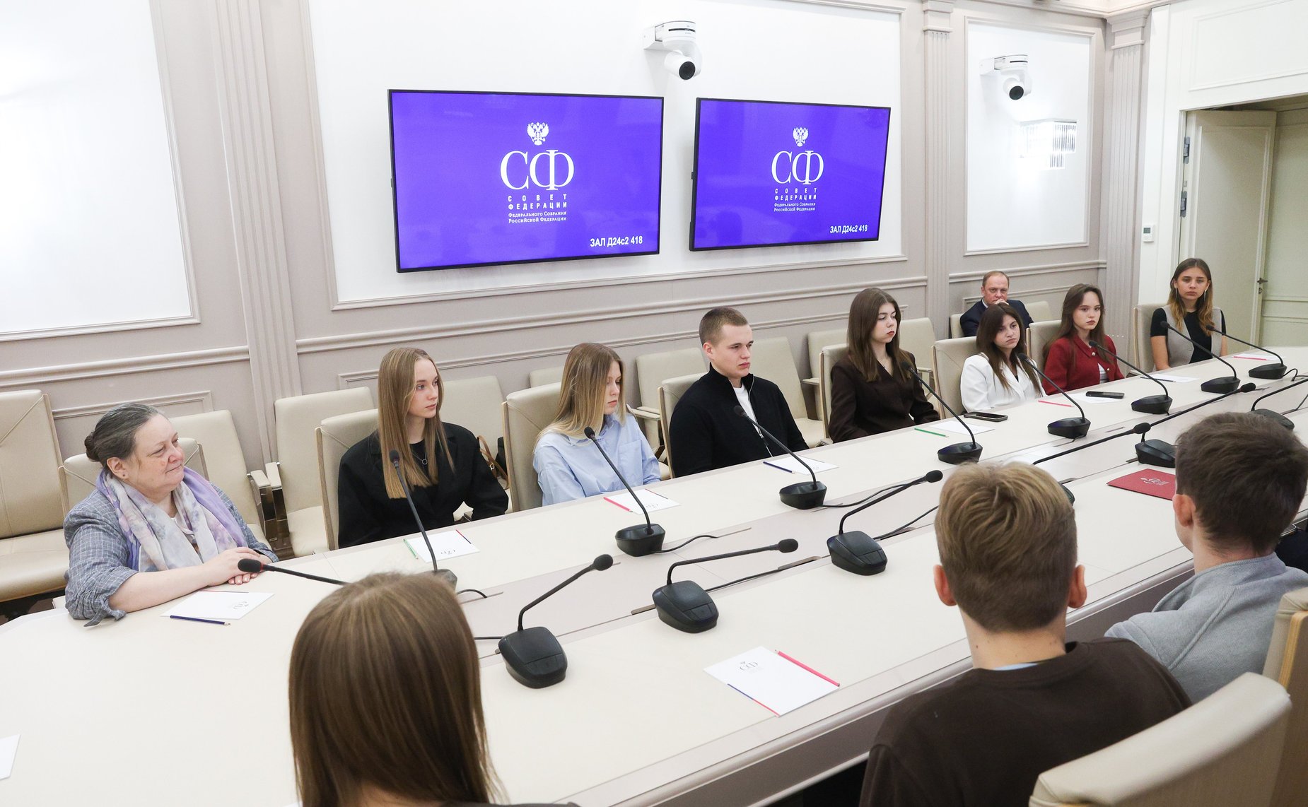 Анатолий Артамонов встретился со студентами Государственного университета управления