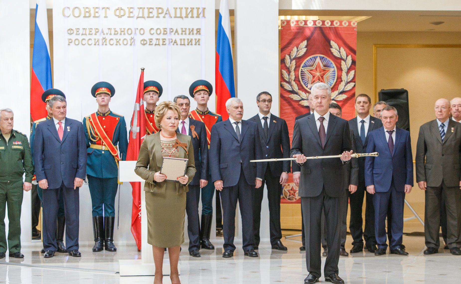 Торжественная церемония награждения российских городов-героев памятными 