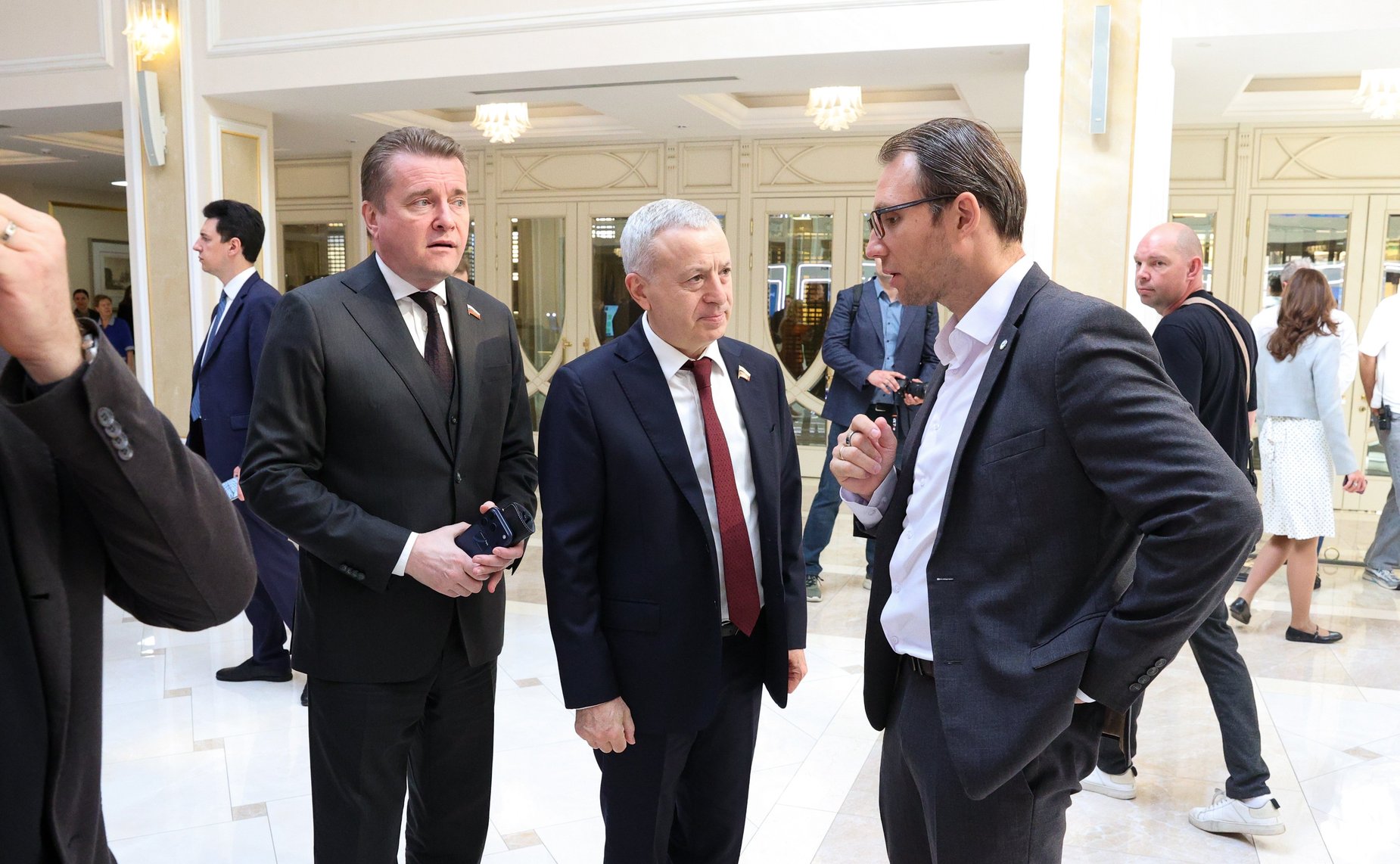 Валентина Матвиенко и Герман Греф осмотрели выставку «Сбербанка России»