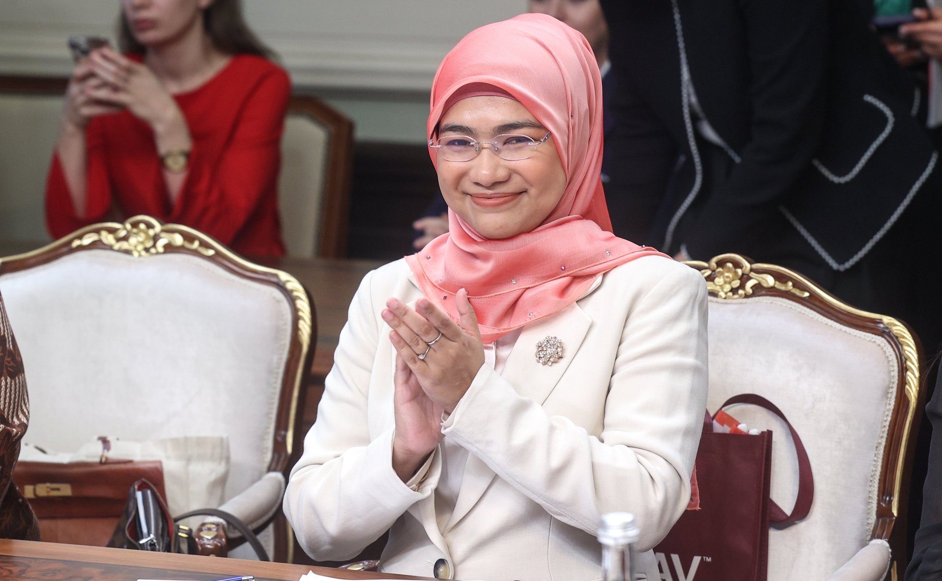 Совещание «Итоги десятого Международного конкурса женских предпринимательских проектов в АТЭС»