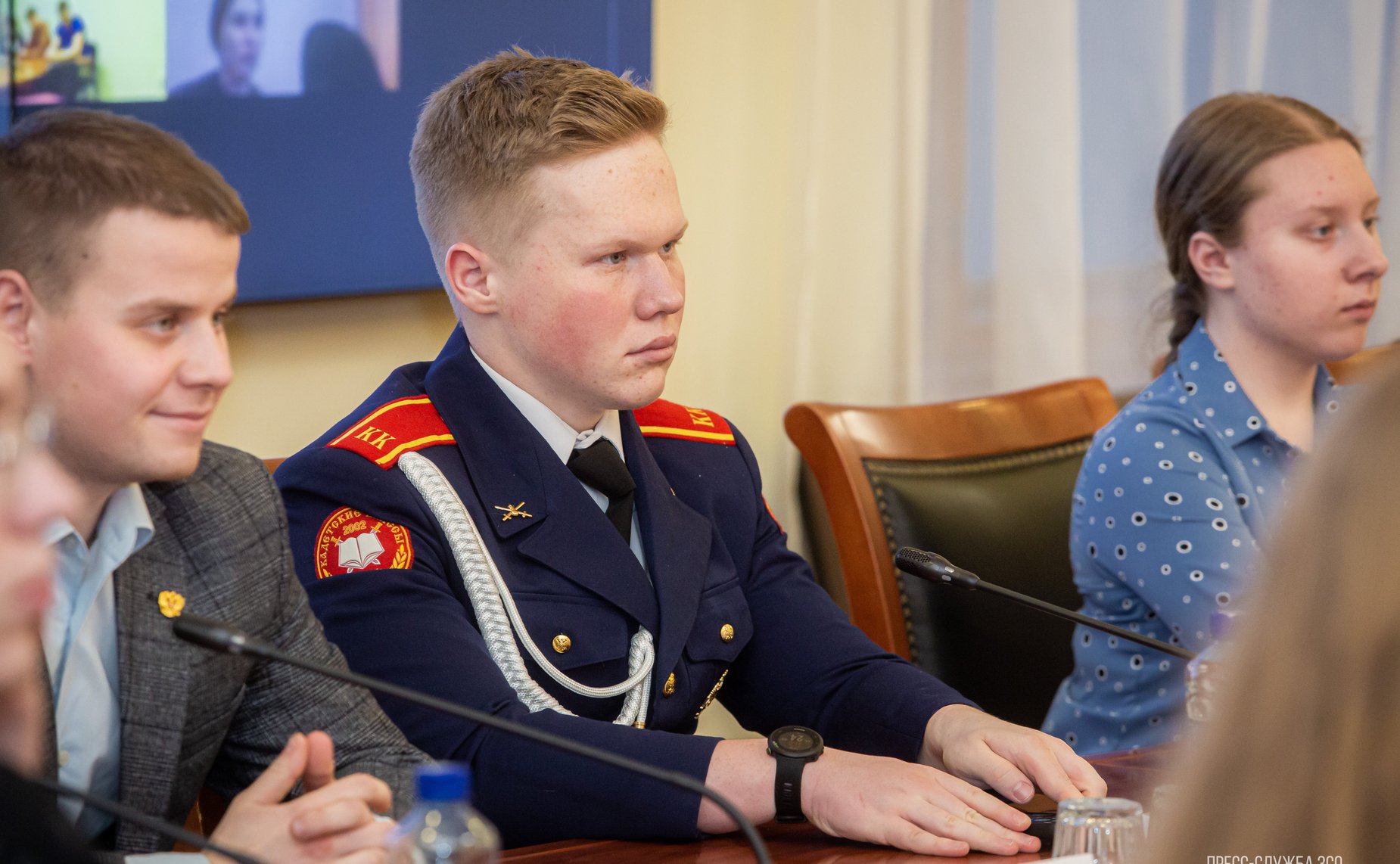 Юрий Воробьев принял участие в очередном заседании Дискуссионного клуба Молодежного парламента при Законодательном Собрании субъекта РФ