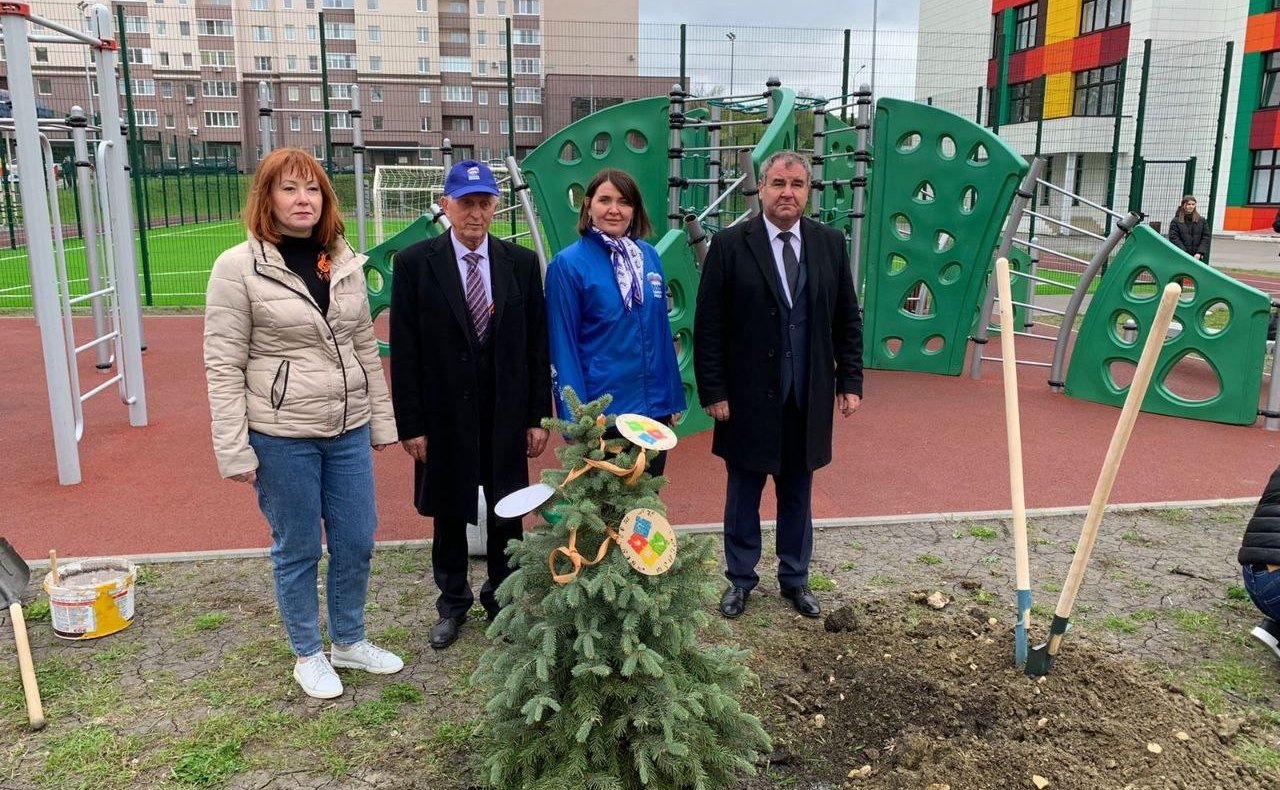 Юлия Лазуткина приняла участие в акции благоустройства г. Пензы