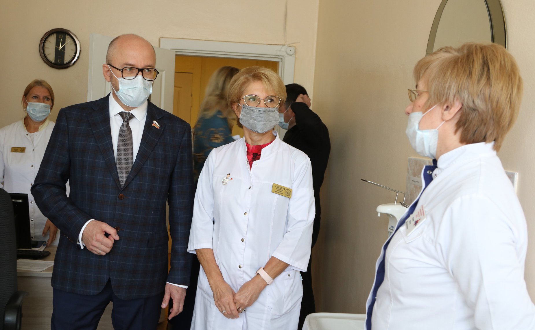 Олег Цепкин в ходе поездки в регион проинспектировал работу двух промышленных предприятий Сосновского района