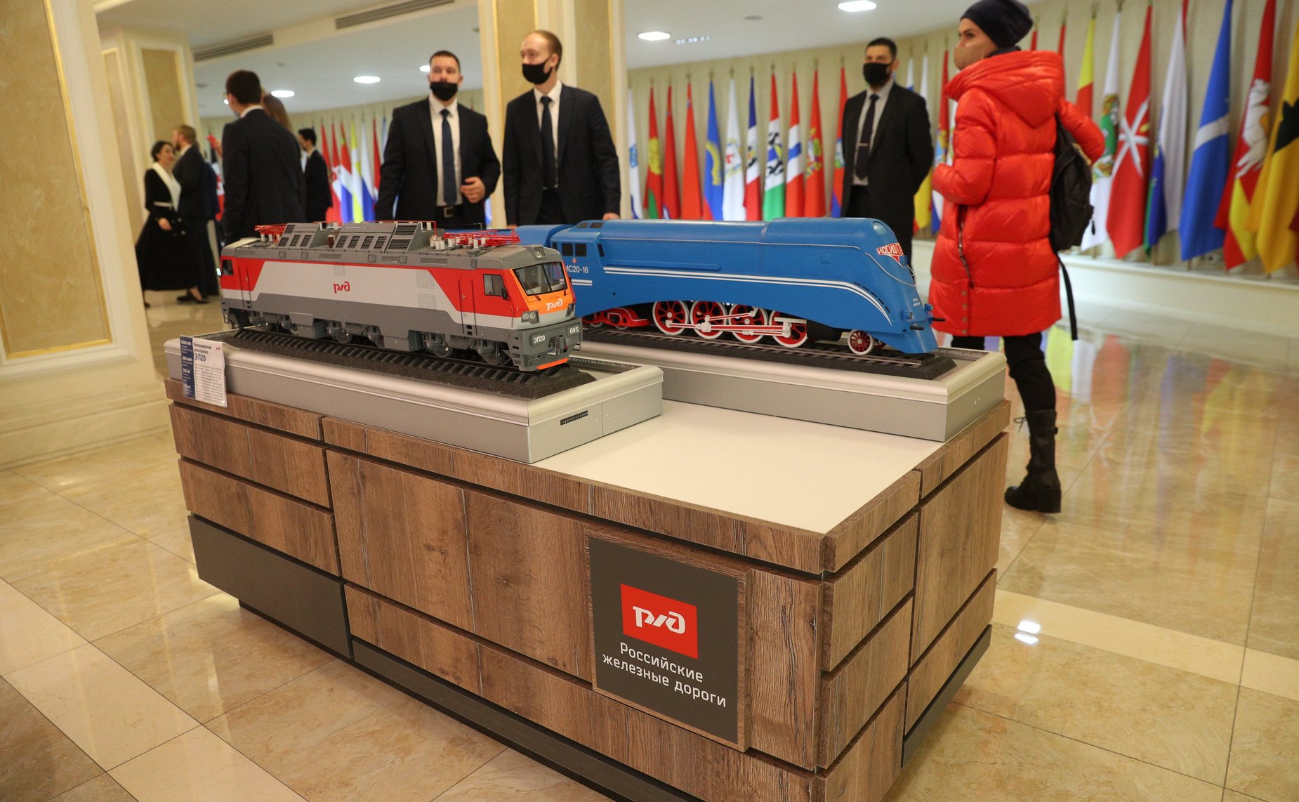 Валентина Матвиенко и генеральный директор – председатель правления ОАО «РЖД» Олег Белозеров приняли участие в церемонии открытия второго пути на участке Тыя – Северобайкальск Байкало-Амурской магистрали