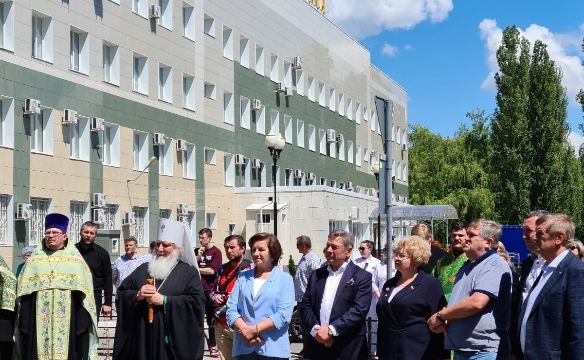 Оксана Хлякина приняла участие в церемонии открытия в Липецке памятника великомученику и целителю Пантелеимону, изготовленному и установленному в память медиков