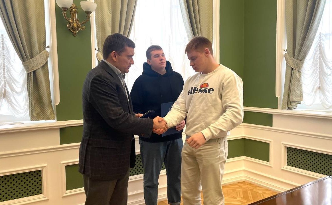 Заместитель Председателя СФ Николай Журавлёв в рамках рабочей поездки в регион встретился с юными костромичами, которым вручил медали «За проявленное мужество» в рамках ежегодного проекта «Дети-герои»