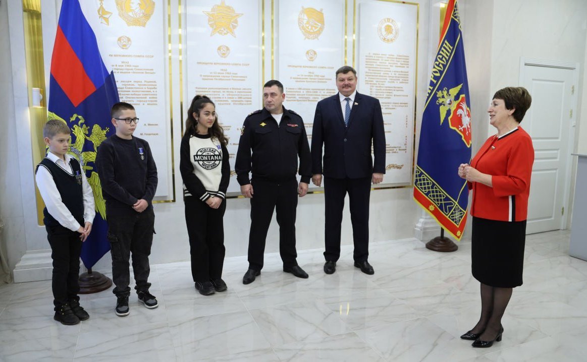 Екатерина Алтабаева и Сергей Колбин вручили медали Совета Федерации детям-героям, проявившим личное мужество в экстремальной ситуации