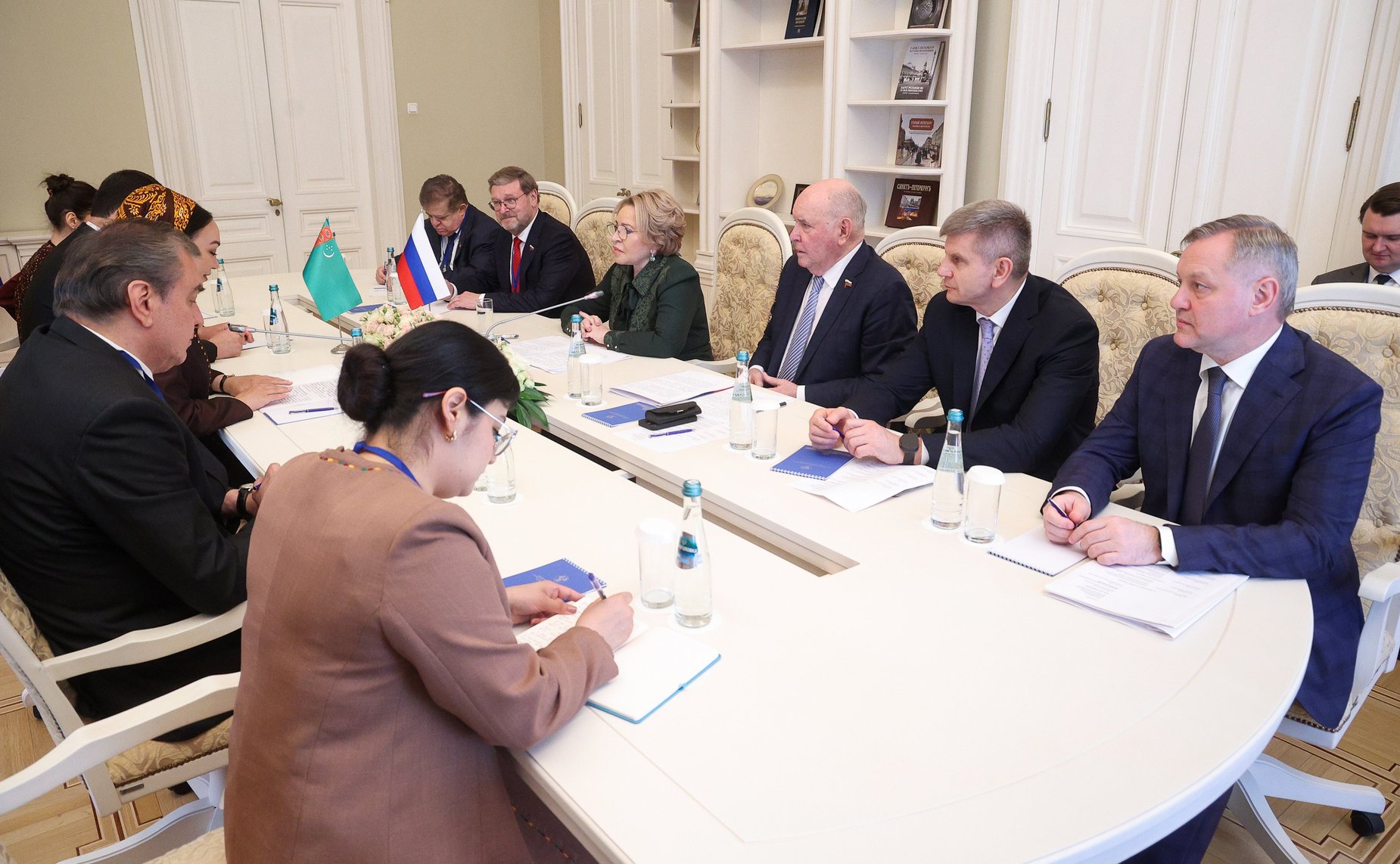Валентина Матвиенко провела встречу с Председателем Меджлиса Туркменистана Дуньягозель Гулмановой