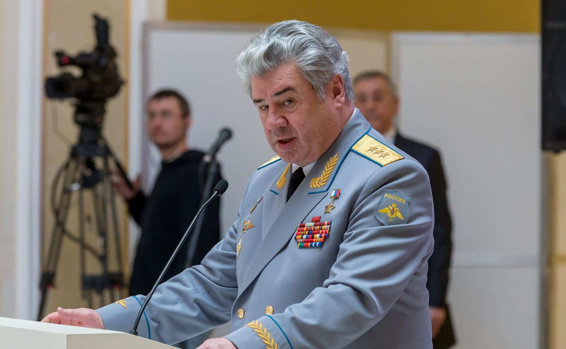 В. Бондарев