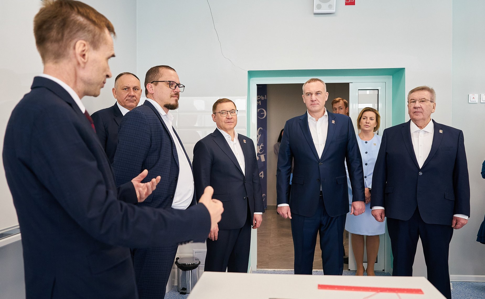 Первый заместитель Председателя СФ Владимир Якушев и губернатор Ханты-Мансийского автономного округа — Югры Руслан Кухарук посетили школу и новый корпус Югорского физико-математического IT-лицея в столице ХМАО Югре