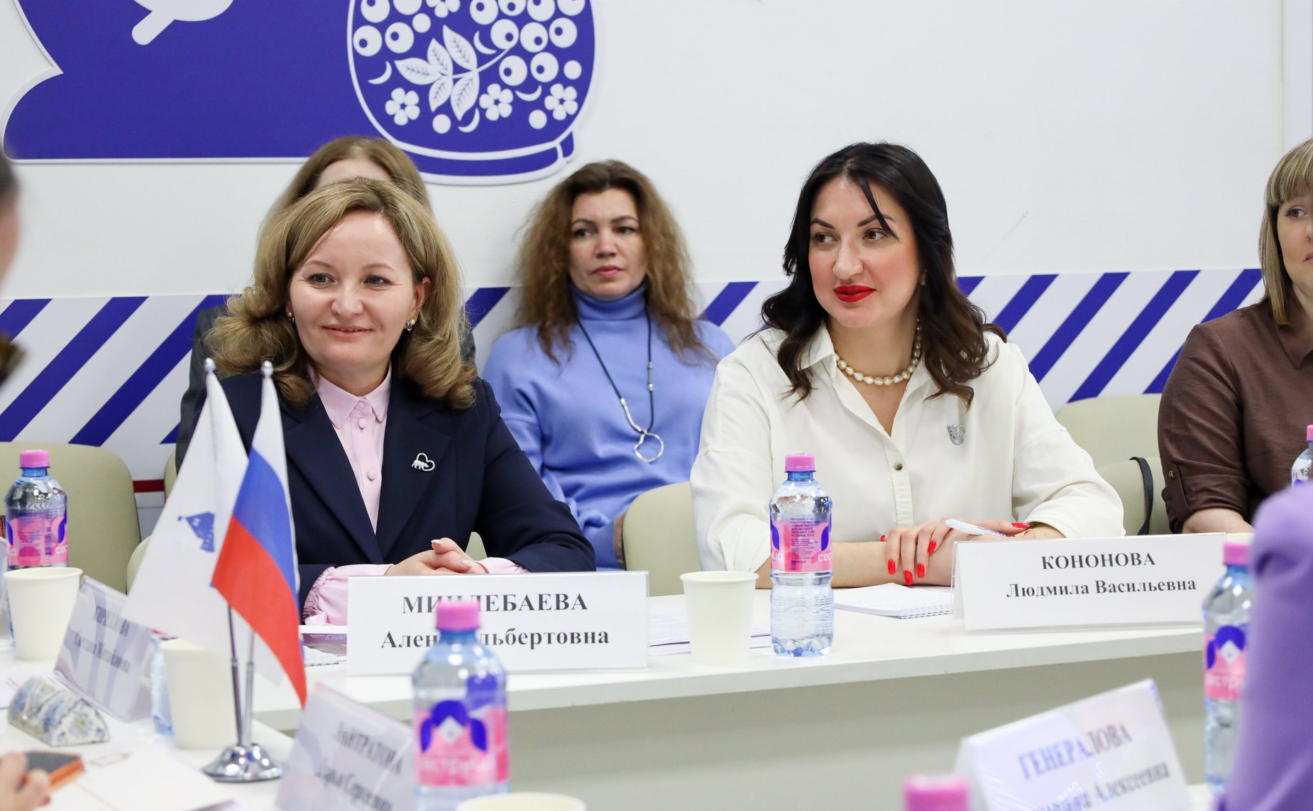 Сенаторы посетили штаб общественной поддержки партии «Единая Россия»