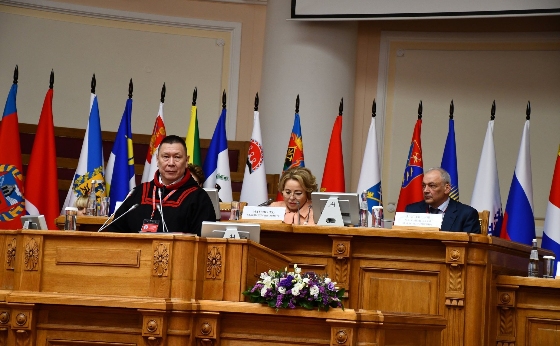 Григорий Ледков на Первом форуме женщин Севера в июне 2023 года выступил с инициативой утвердить новую трудовую функцию «Работник кочевого жилища»