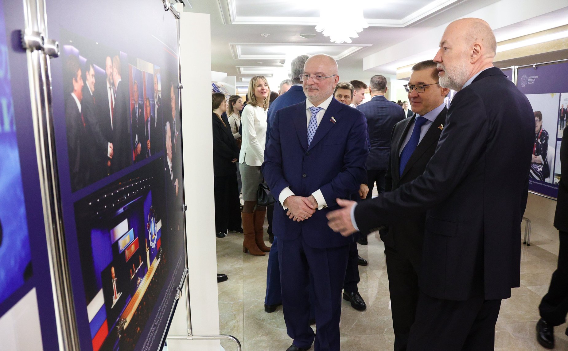Андрей Клишас открыл выставку, посвященную 20-летию Ассоциации юристов России