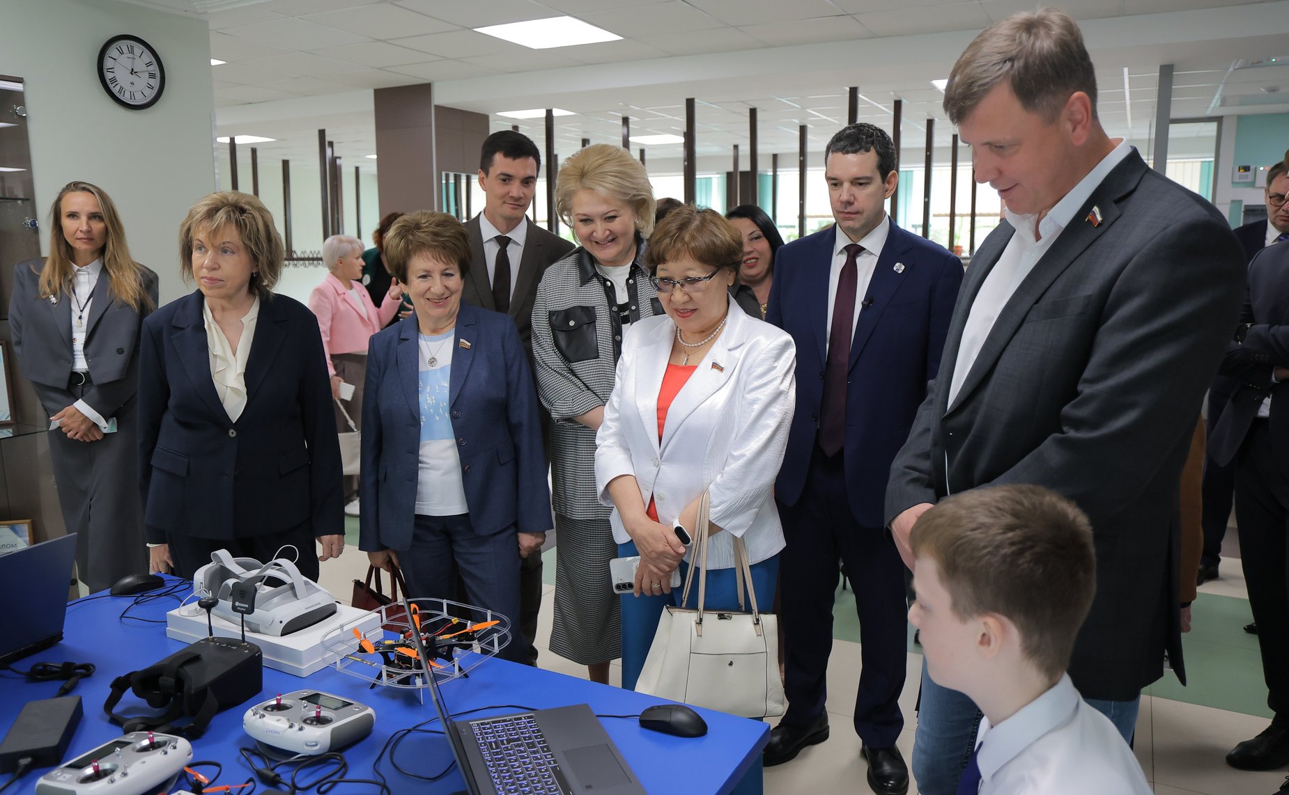Выездное заседание Комитета Совета Федерации по науке, образованию и культуре «Развитие системы непрерывного образования для обеспечения технологического лидерства региона ( на примере Вологодской области)». Посещение школы №29