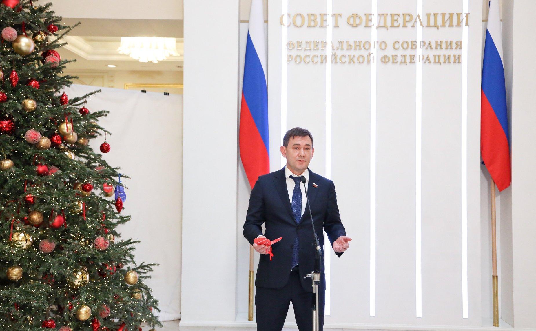 Владимир Нетёсов исполнил мечту юной жительницы Воронежа с «Елки желаний»