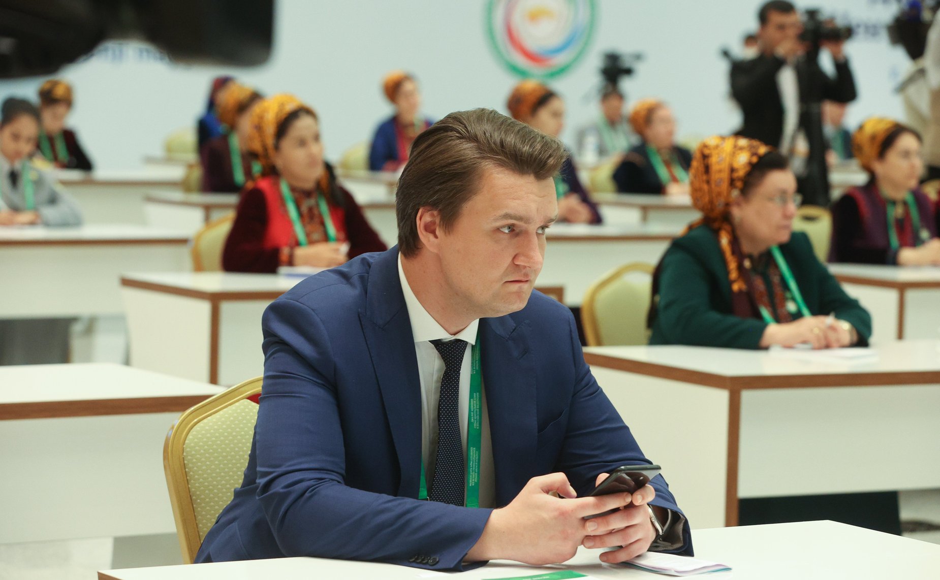 Пленарное заседание первого Диалога женщин стран Центральной Азии и России