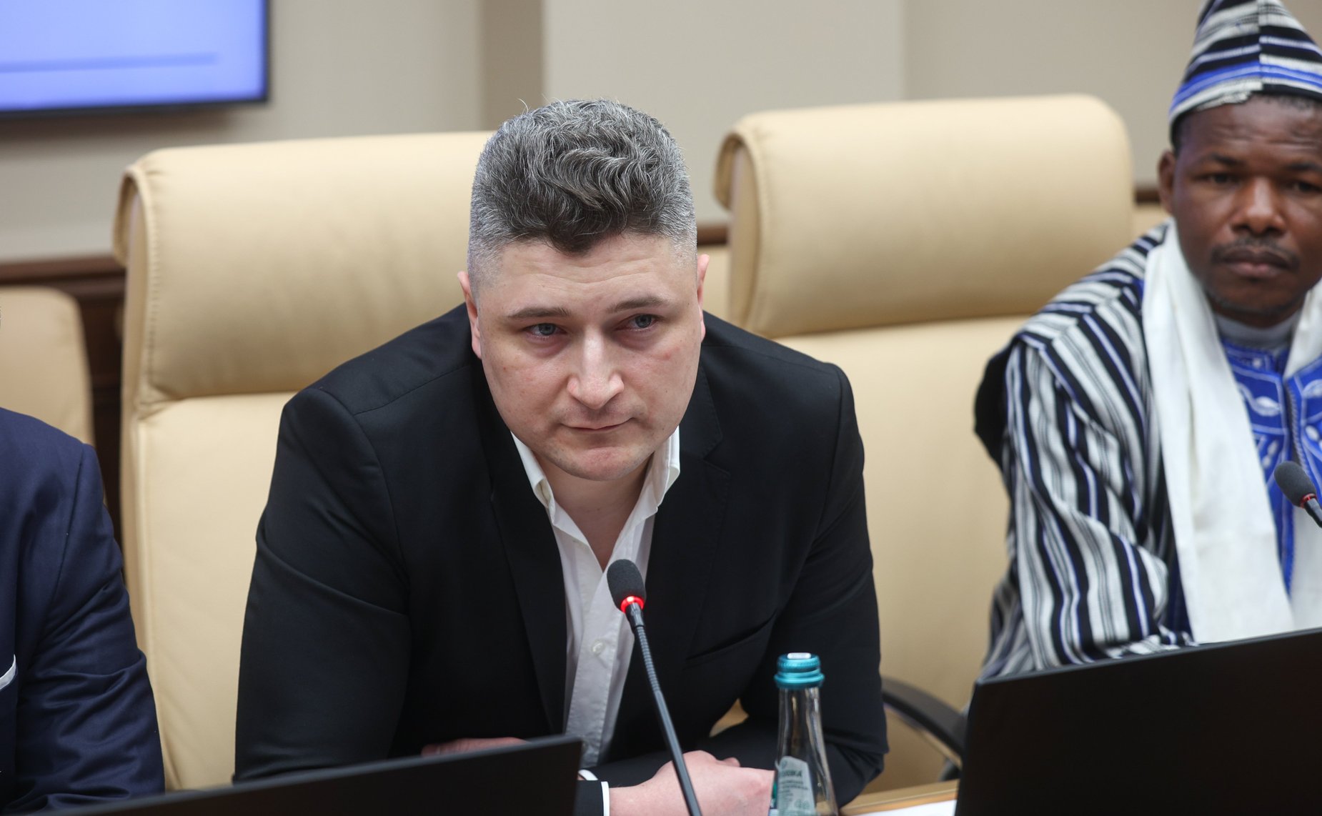 Егор Борисов провел встречу с директором по административным вопросам Национальной геологической службы Демократической Республики Конго Муамбой Мушимпаку Годфруа