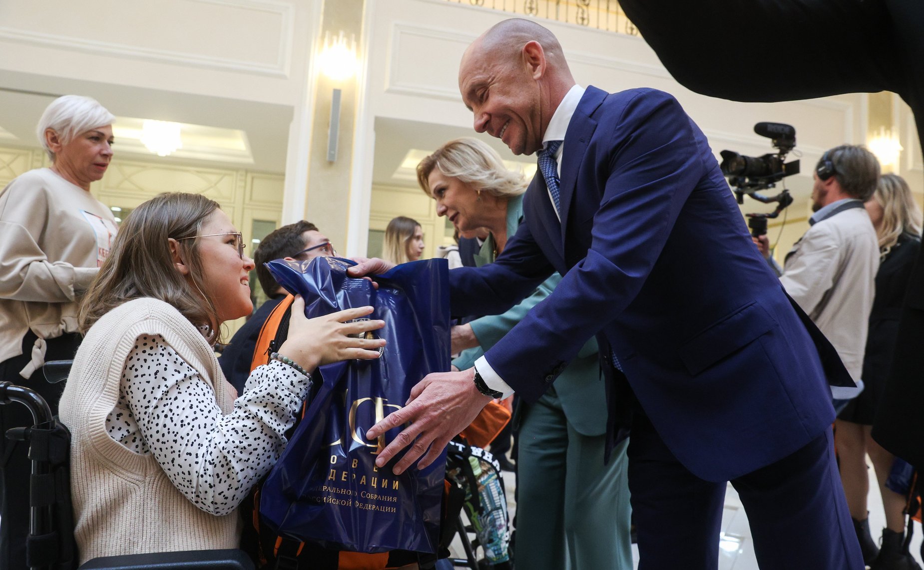 Инна Святенко и Андрей Чернышев поприветствовали в Совете Федерации детей, которые являются победителями и призёрами паралимпийских чемпионатов