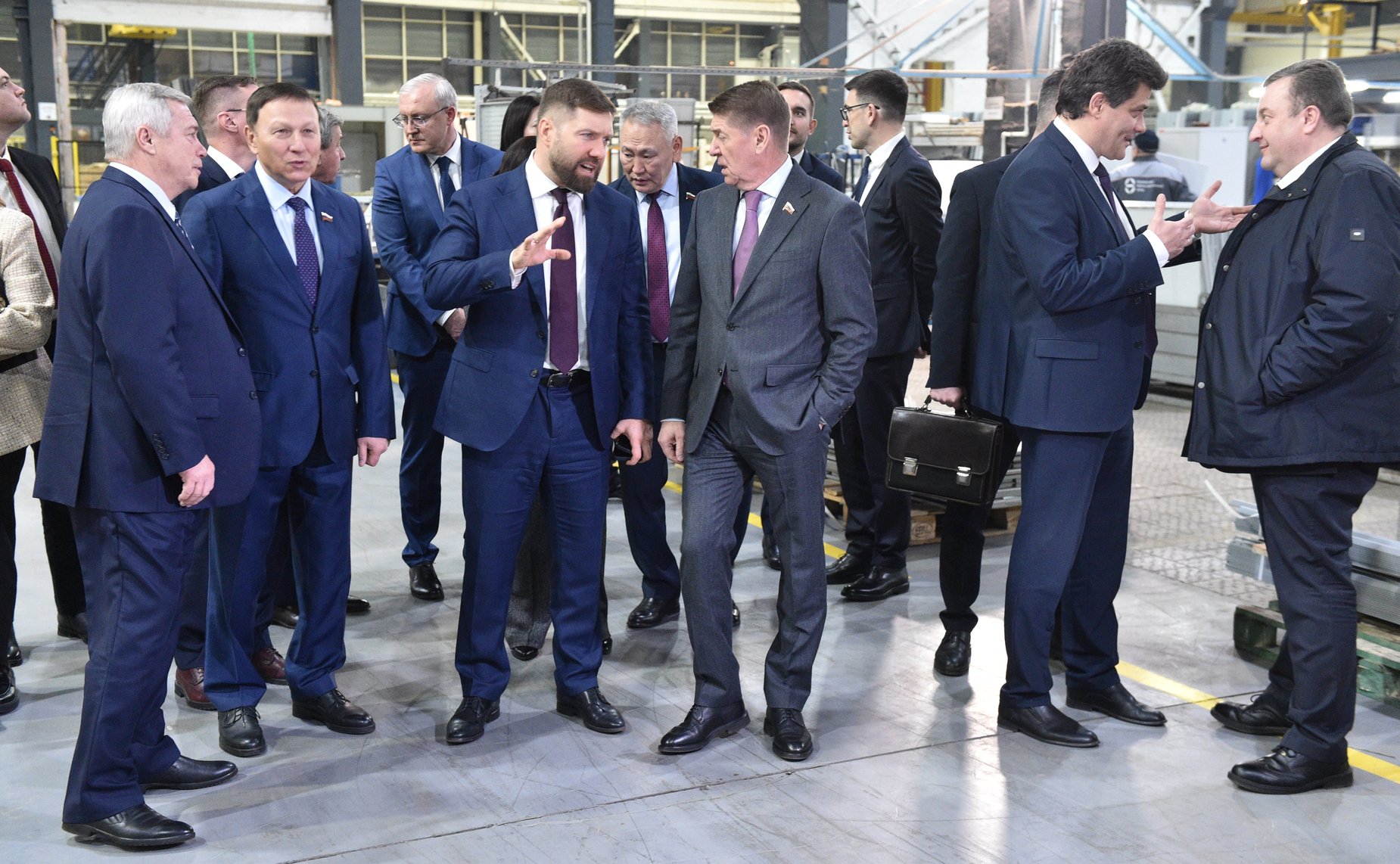 Сенаторы ознакомились с предприятием по производству лифтового оборудования акционерного общества «Щербинский лифтостроительный завод»