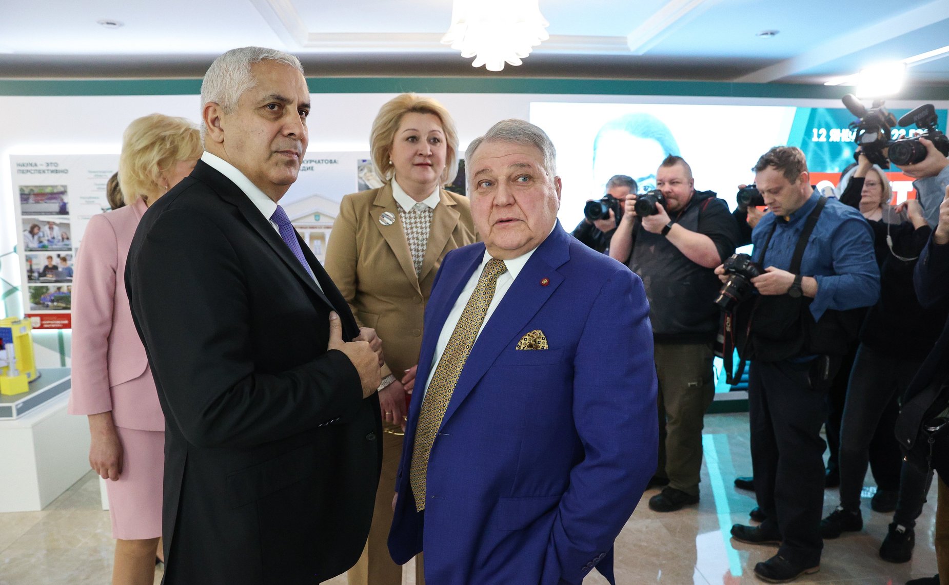 Валентина Матвиенко и президент НИЦ «Курчатовский институт» Михаил Ковальчук открыли выставку «Курчатовский институт – 80 лет для страны и мира»