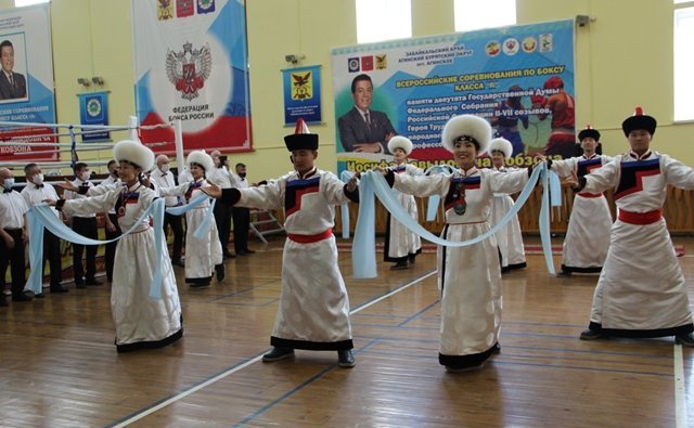 Баир Жамсуев в ходе своей рабочей поездки по региону, принял участие в церемонии торжественного открытия XVII Всероссийского соревнования по боксу