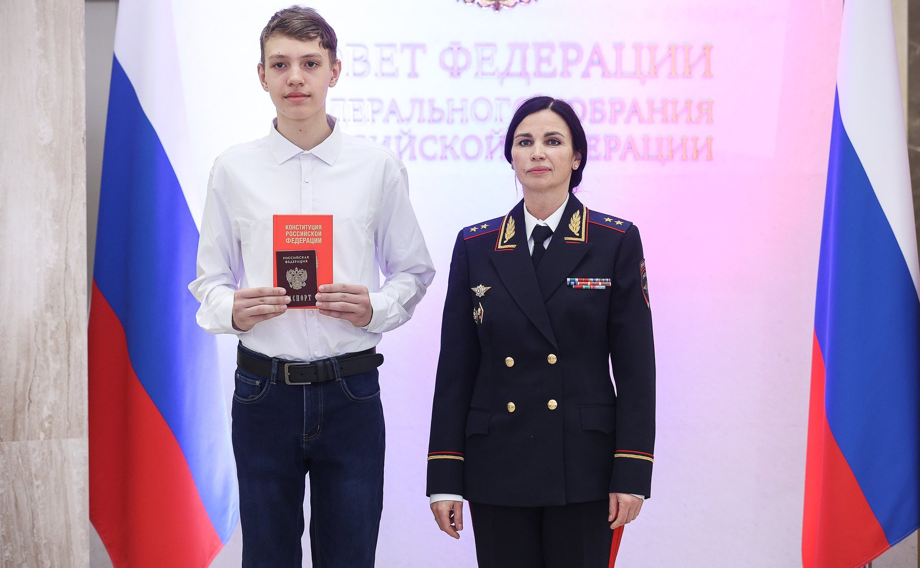 Торжественная церемония вручения паспортов граждан РФ 14-летним жителям Луганской Народной Республики и Херсонской области