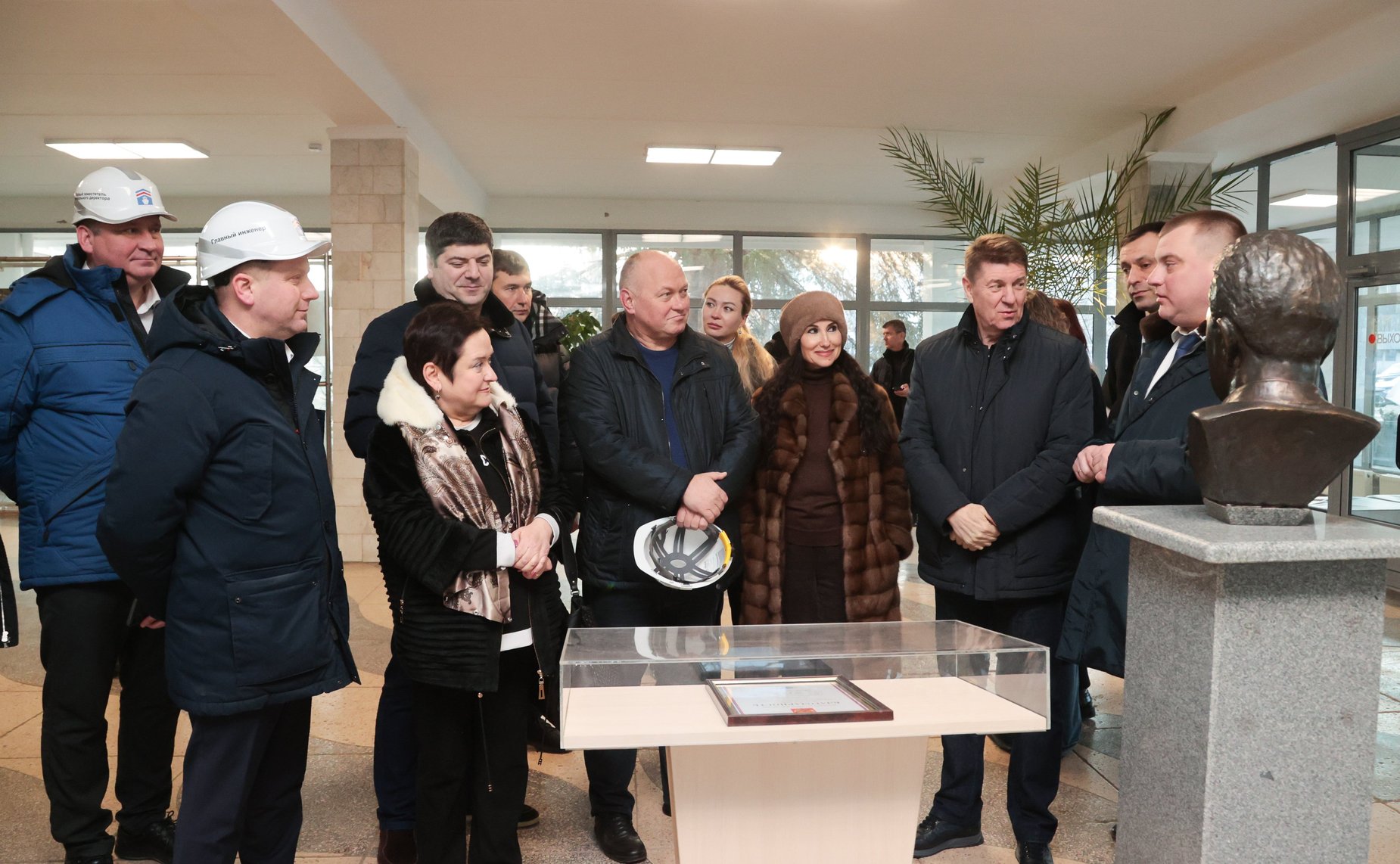 Сенаторы посетили судостроительный завод имени Бутомы в Республике Крым