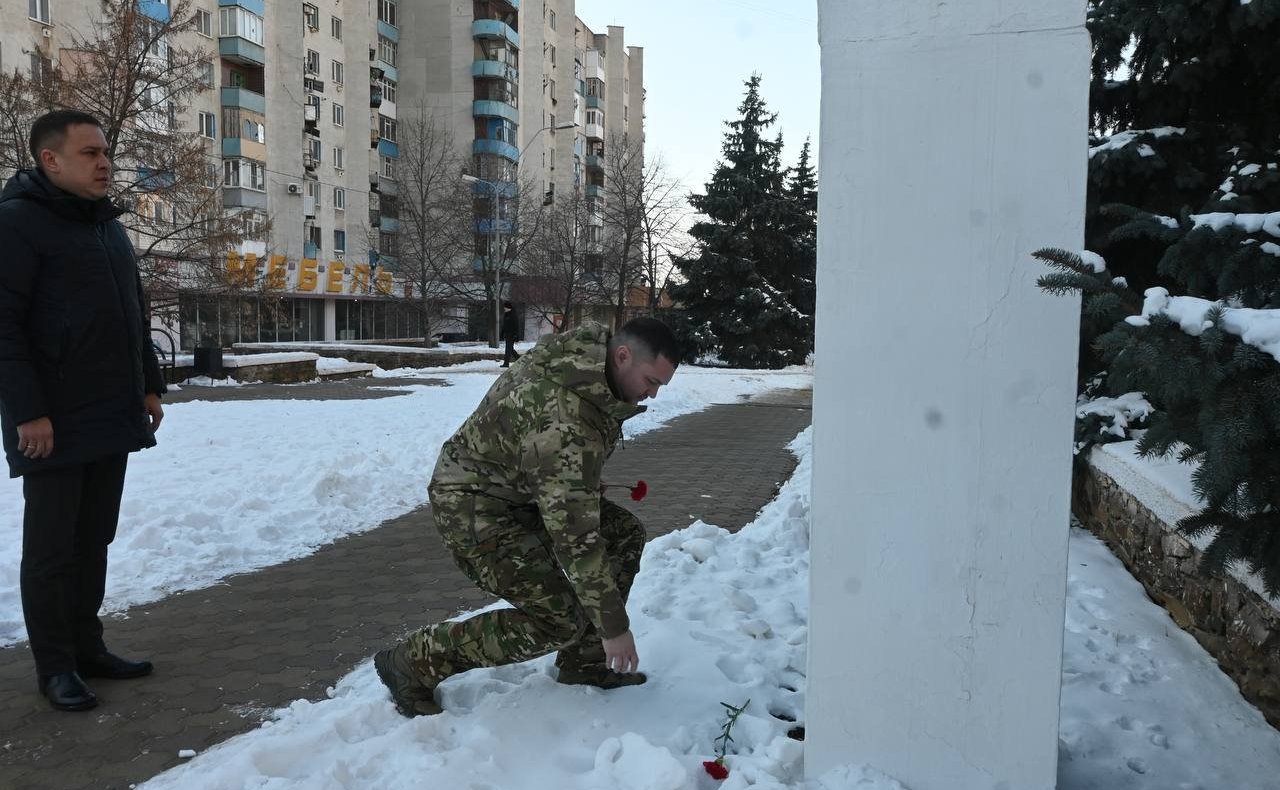 Айрат Гибатдинов возложил цветы к мемориалу «Непокорённые» в городе Краснодон Луганской Народной Республики