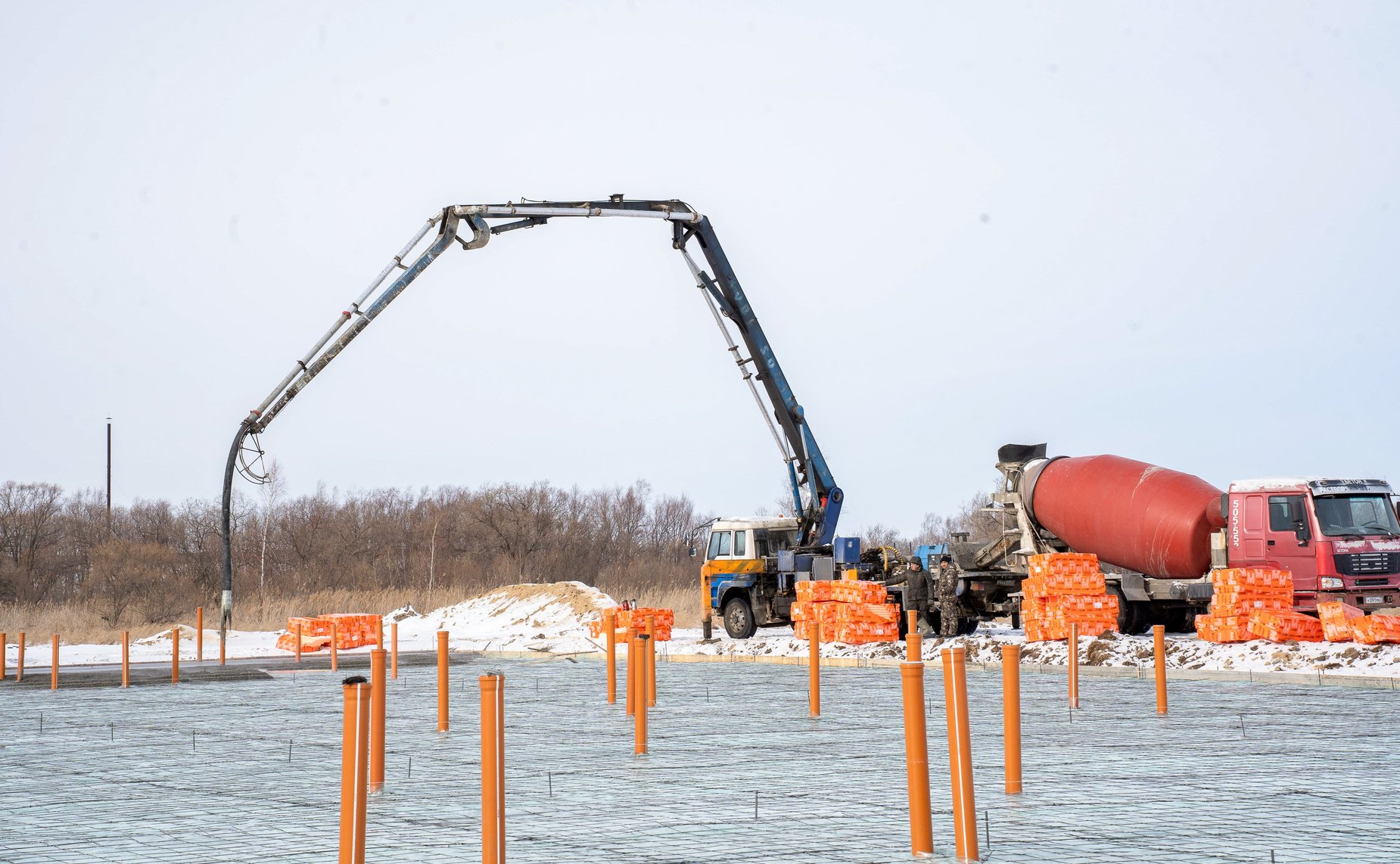 Сенаторы посетили строительную площадку завода для производства изделий для высокотехнологичного протезирования, комплексной реабилитации и ресоциализации ветеранов СВО на территории Еврейской автономной области