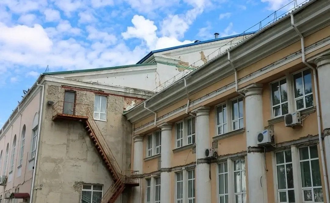 Ольга Бас посетила Луганский академический музыкально-драматический театр имени М. Голубовича