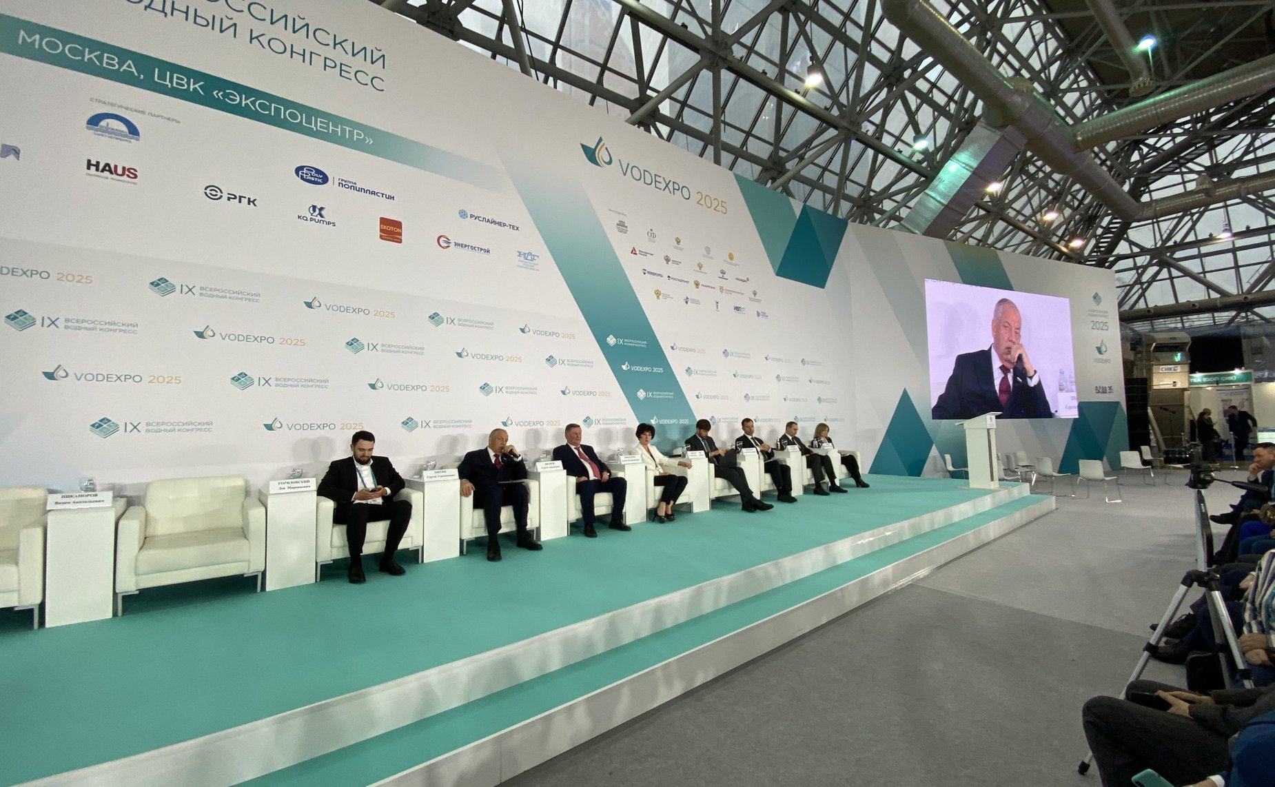 Первый заместитель председателя Комитета СФ по аграрно-продовольственной политике и природопользованию Сергей Митин принял участие в открытии IX Всероссийского водного конгресса