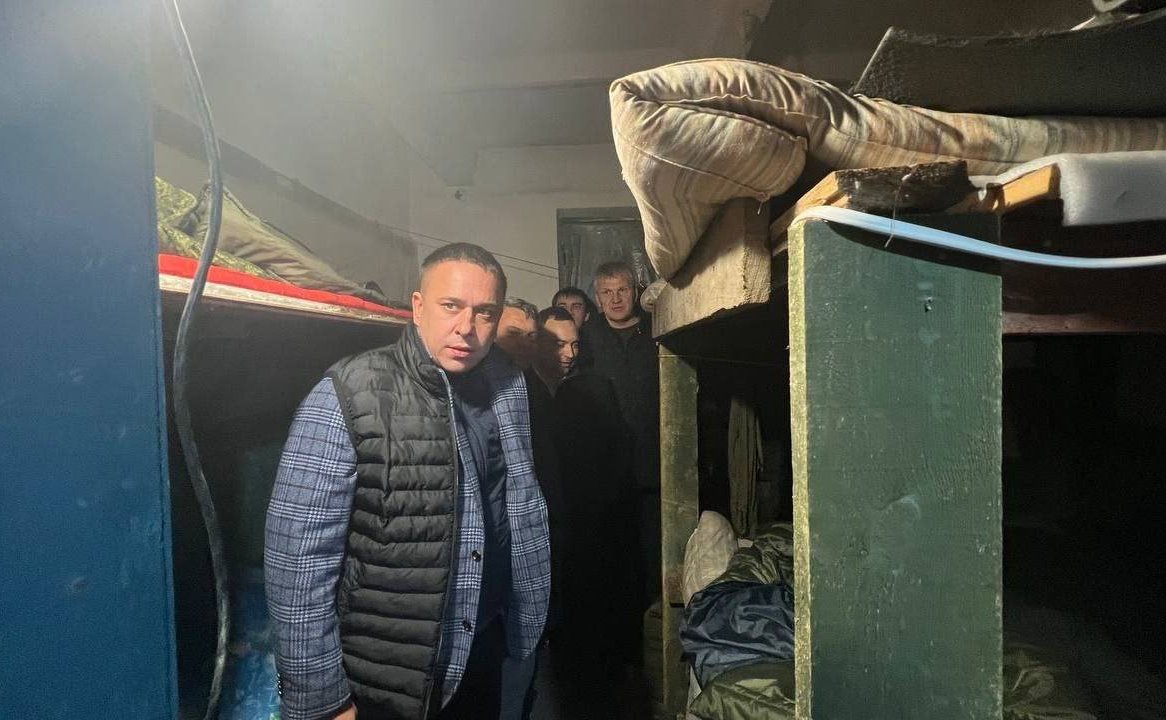 Айрат Гибатдинов в рамках поездки в Херсонскую область передал военнослужащим из Ульяновска посылки от родных и земляков