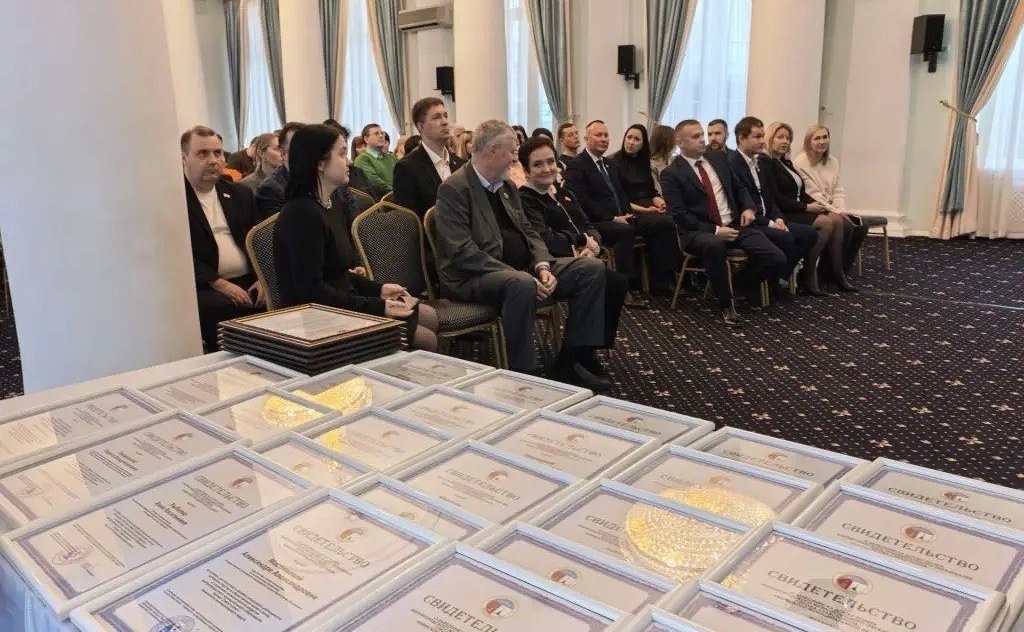 Лариса Мельник поздравила жителей Ленинского района города-героя с 88-летием со дня его основания