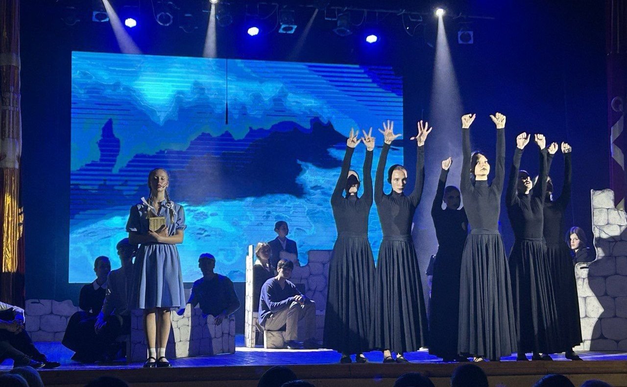 Спектакль «Битва за Севастополь. Одна семья» студенческого театра «Молодая гвардия»