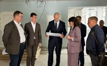 Роман Маслов проинспектировал капремонт школы в Череповце
